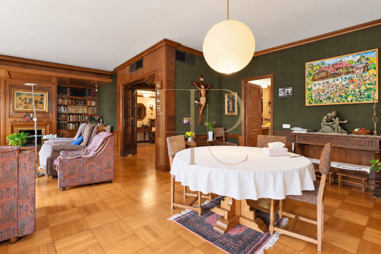 Apartment with terrace and pool in Pedralbes