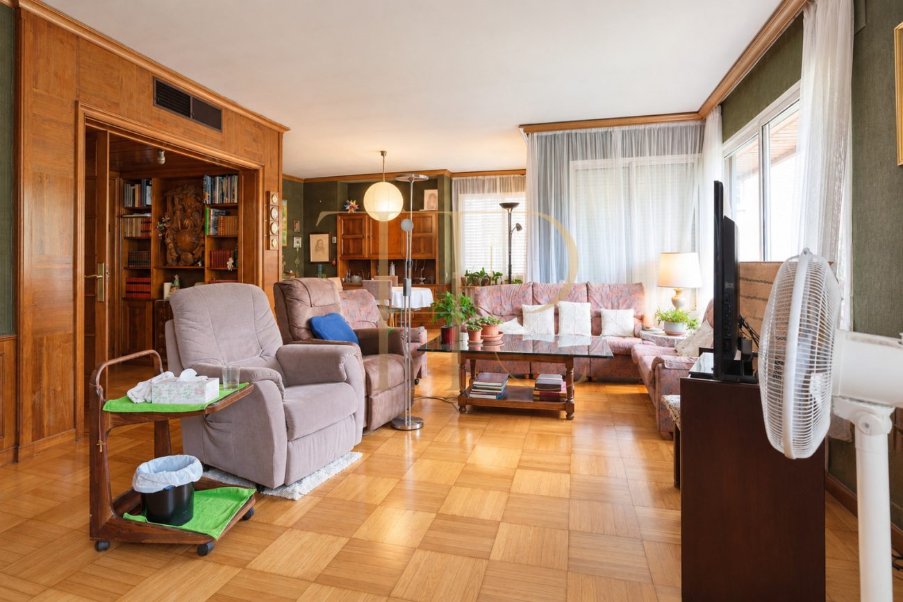 Apartment with terrace and pool in Pedralbes