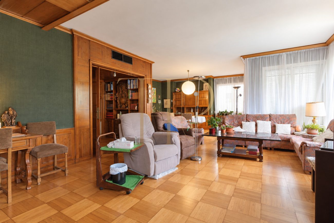 Apartment with terrace and pool in Pedralbes