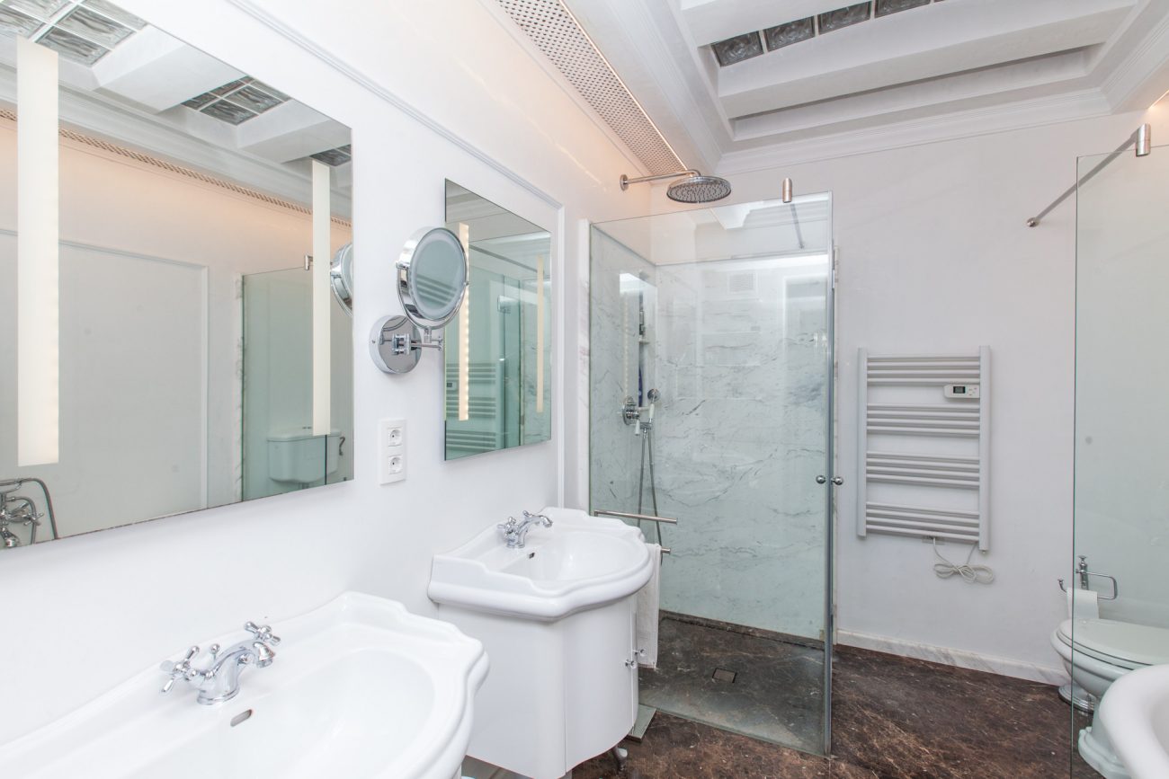 Luxury apartment with large terrace close to Passeig de Gracia