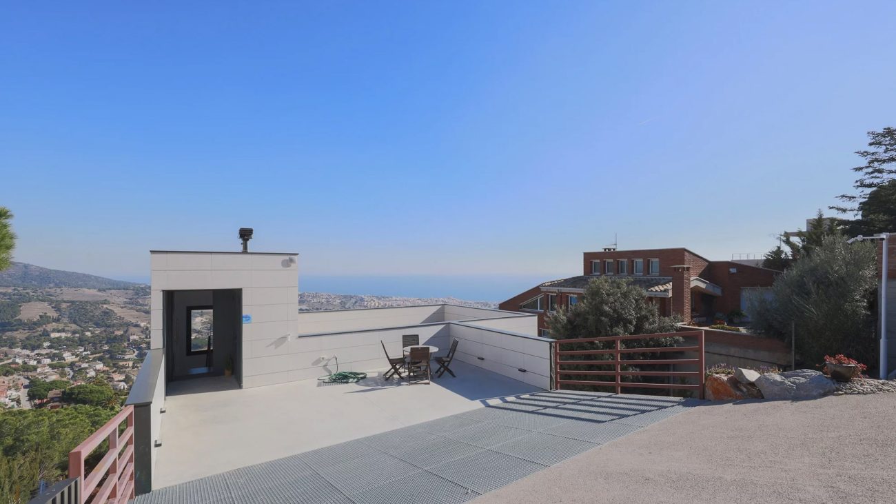An eco-friendly and light-filled home with stunning sea views