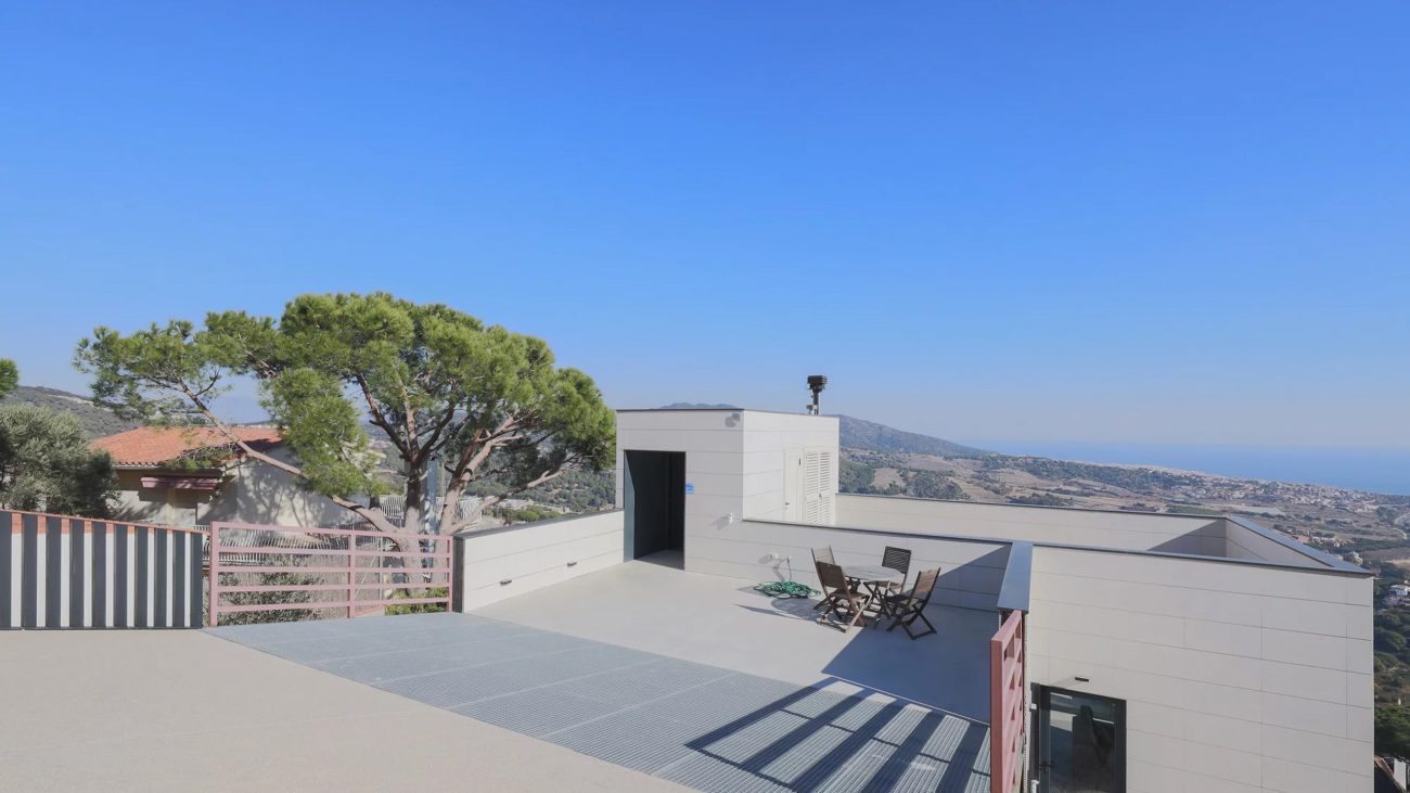 An eco-friendly and light-filled home with stunning sea views