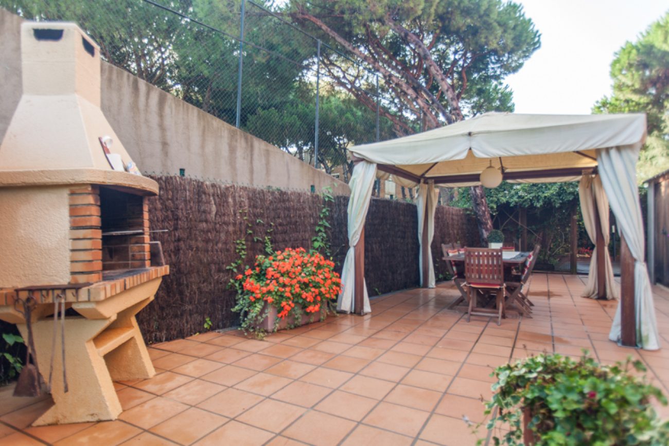 Semi-detached house close to the beach