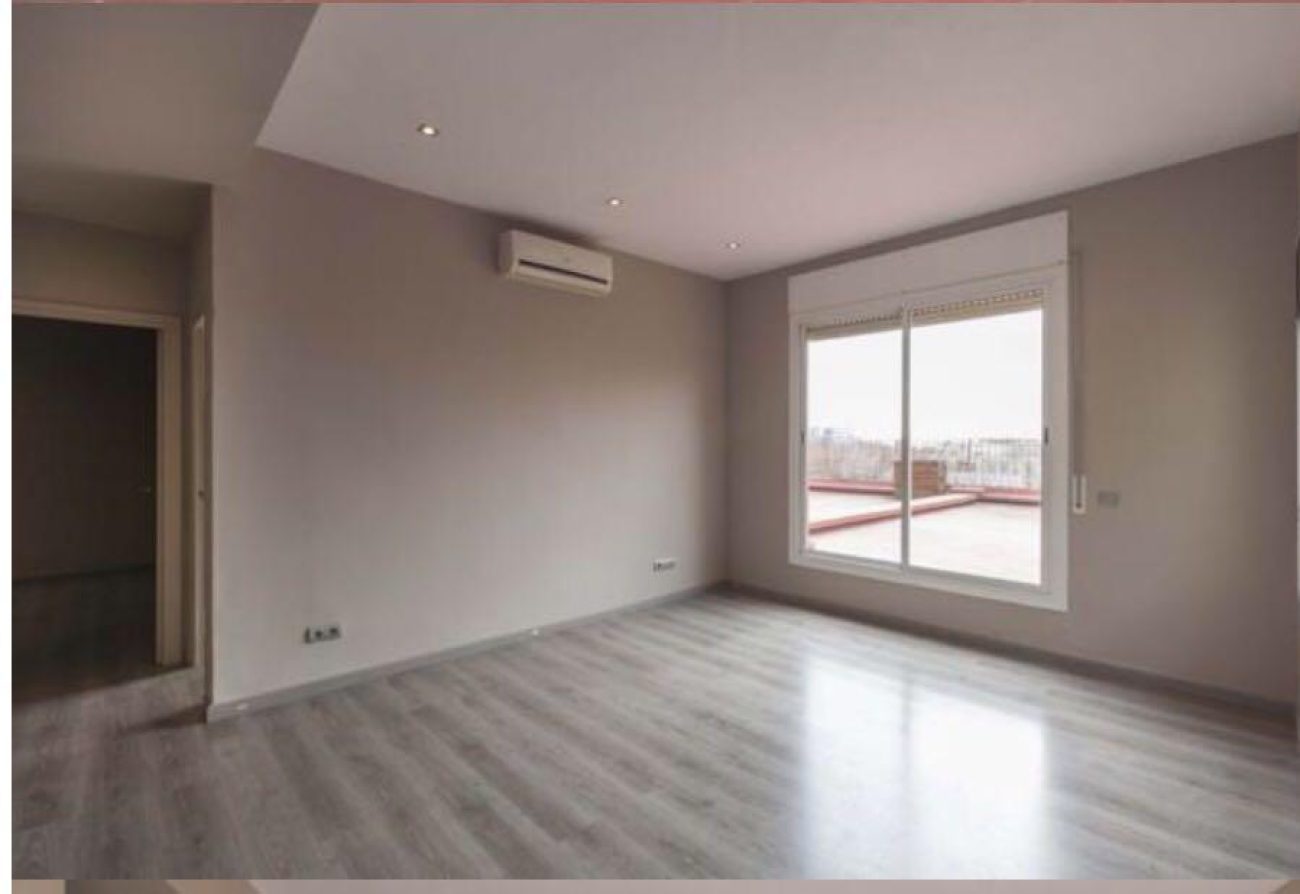 Attic flat with terrace in Nova Esquerra de l’Eixample
