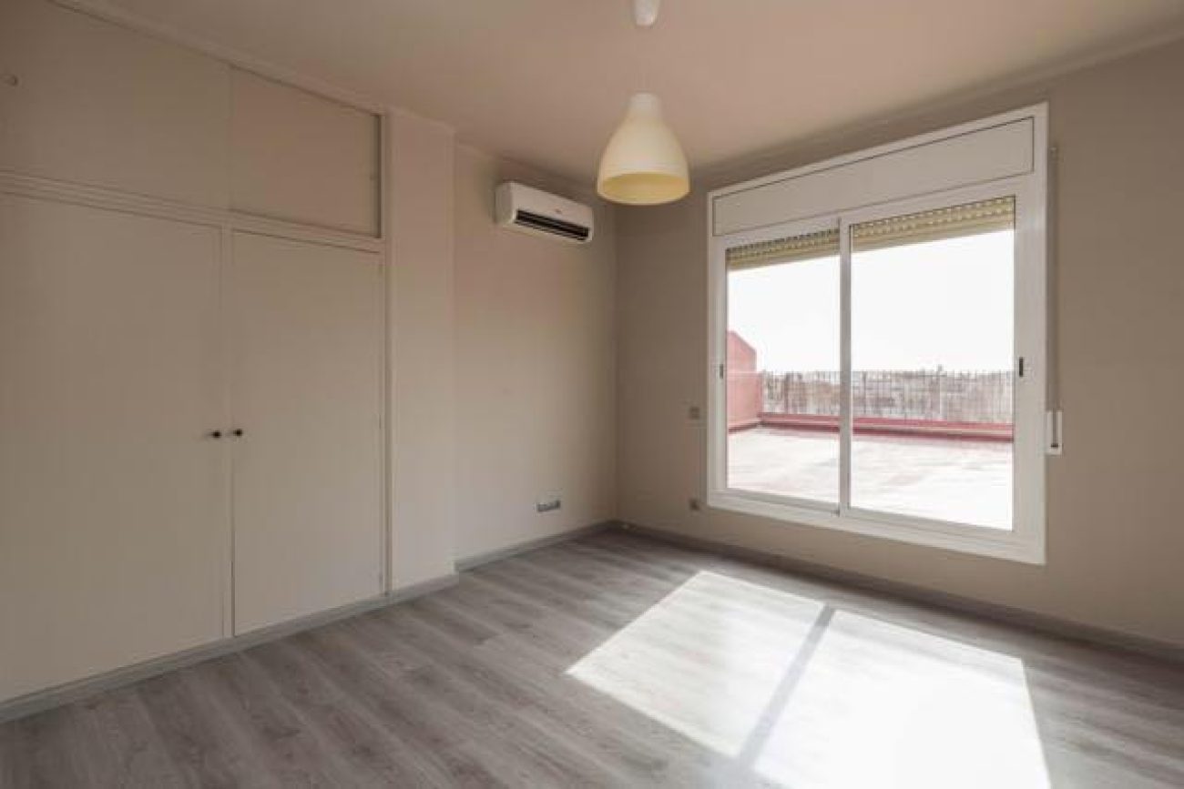 Attic flat with terrace in Nova Esquerra de l’Eixample