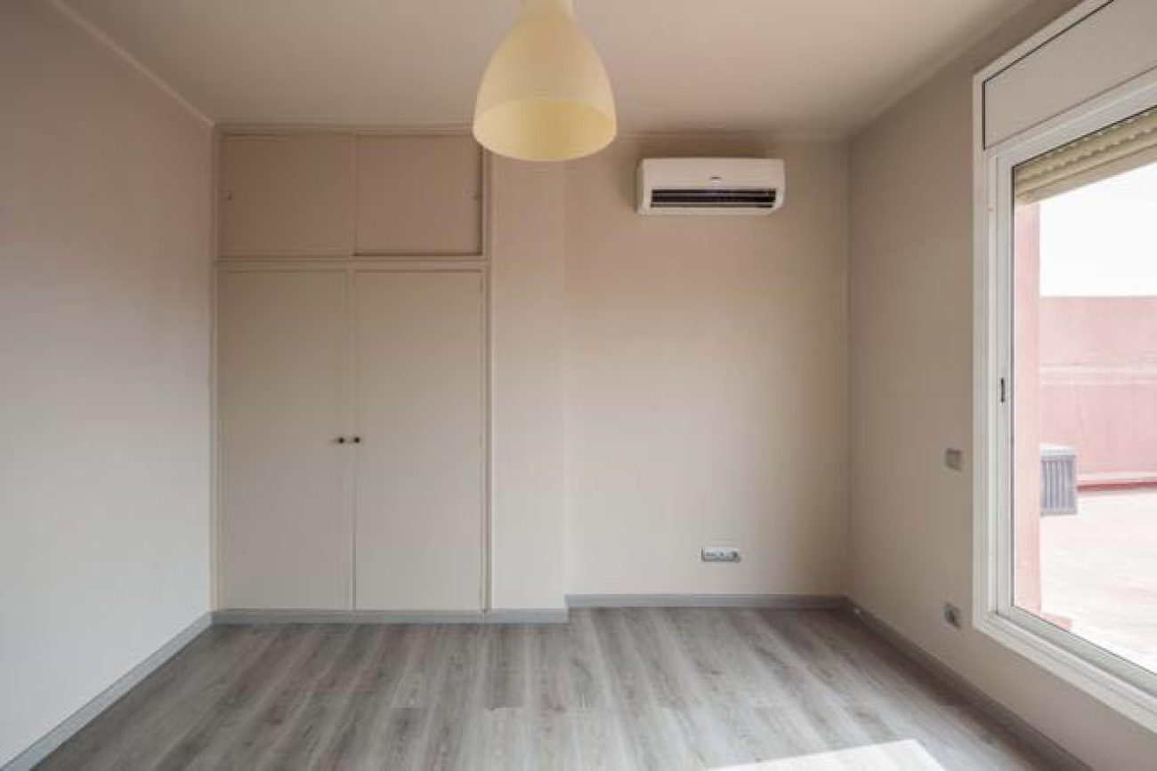 Attic flat with terrace in Nova Esquerra de l’Eixample