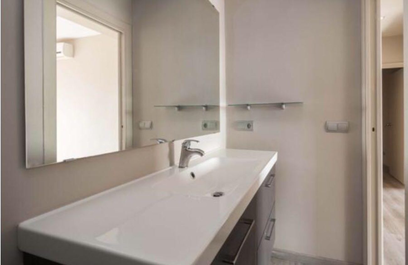 Attic flat with terrace in Nova Esquerra de l’Eixample