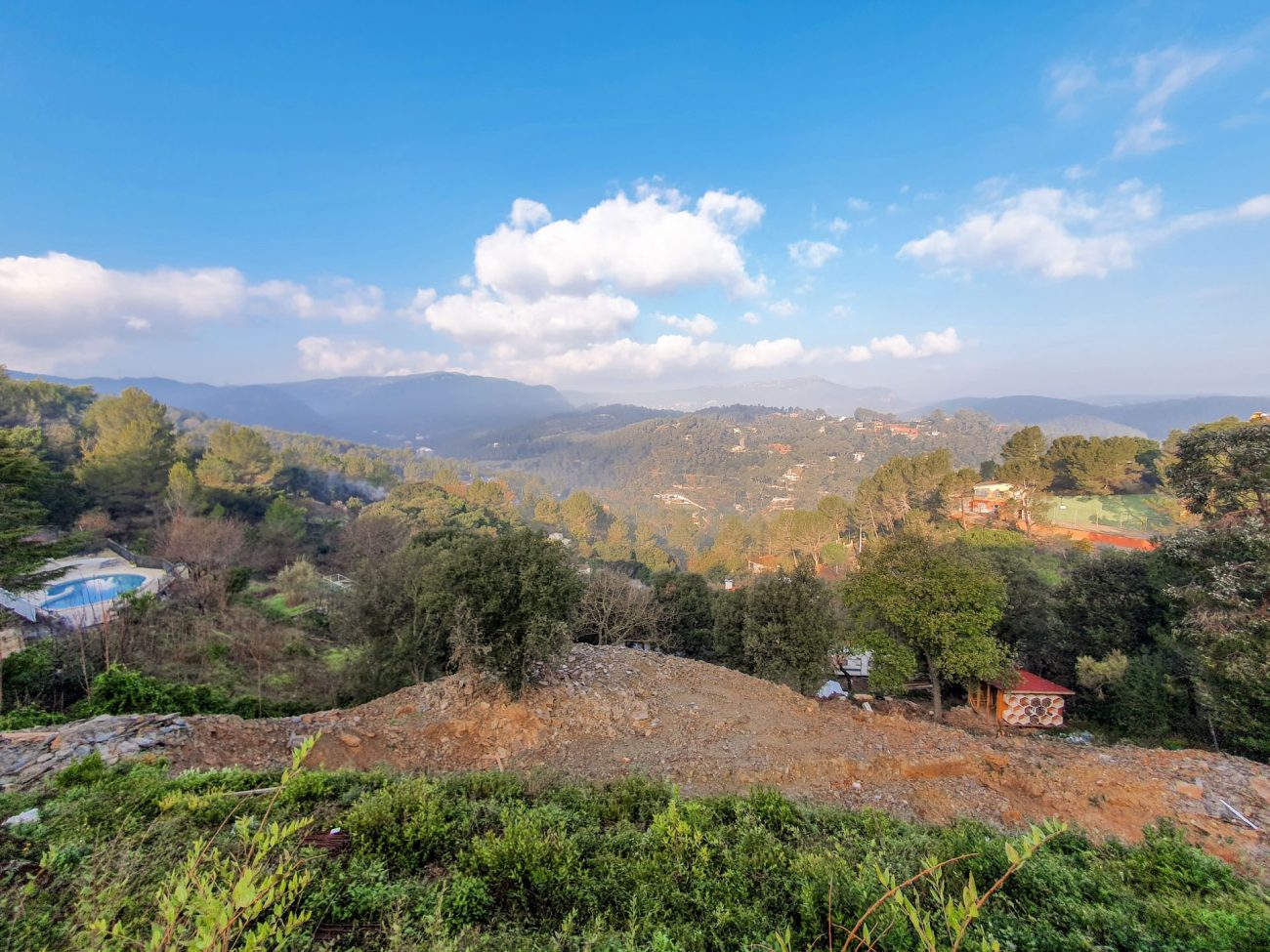 Magnificent plot with panoramic views close to Barcelona
