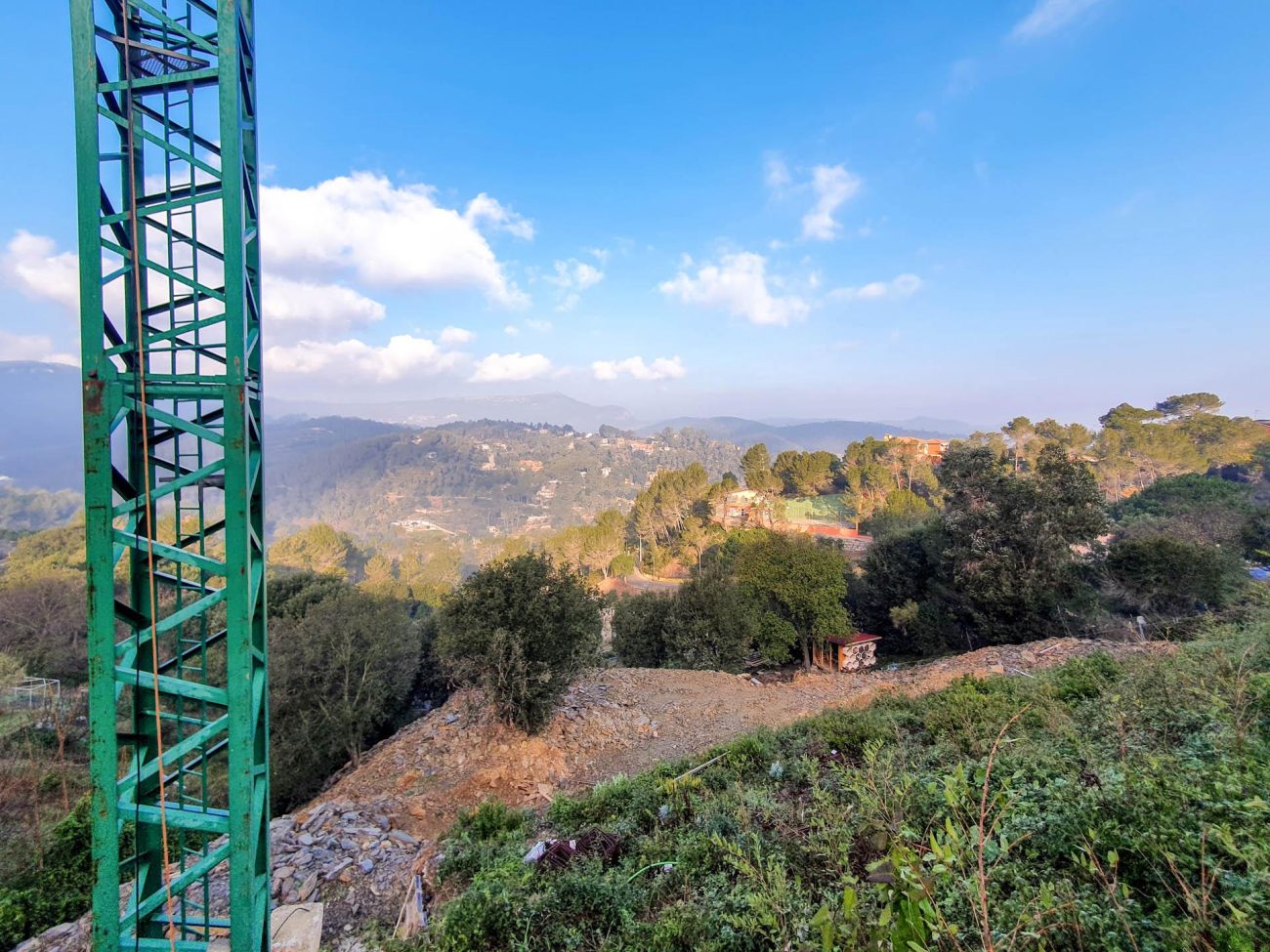 Magnificent plot with panoramic views close to Barcelona
