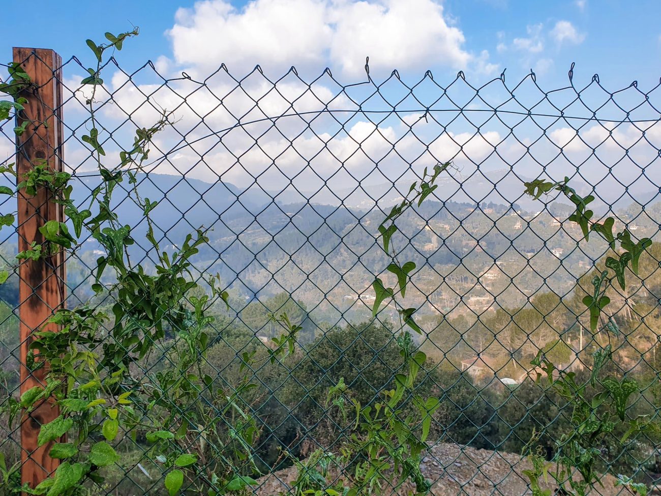 Magnificent plot with panoramic views close to Barcelona