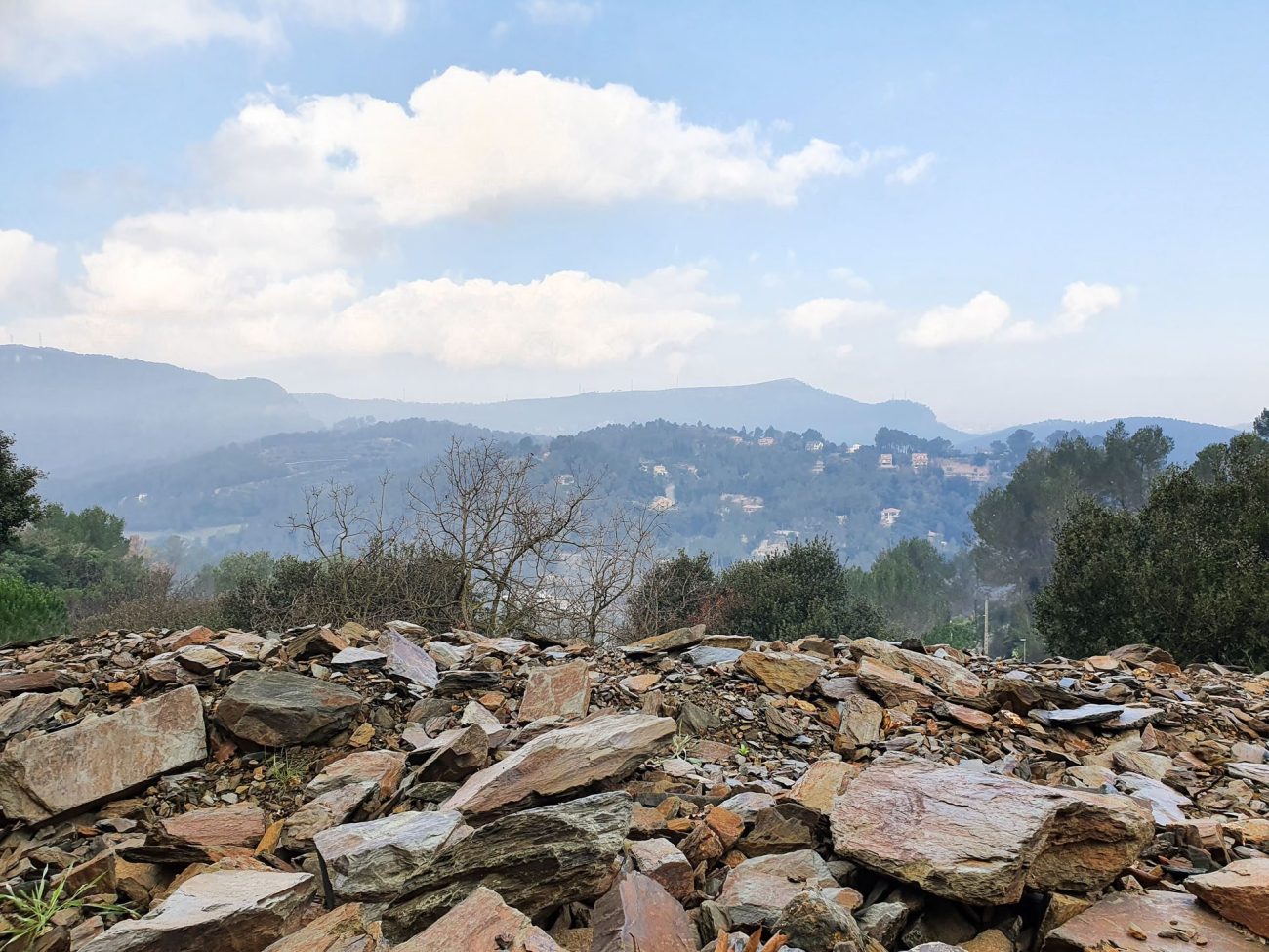 Magnificent plot with panoramic views close to Barcelona