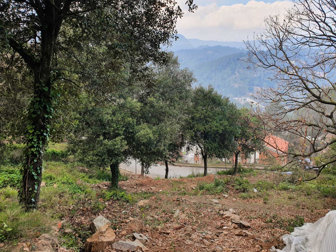 Magnificent plot with panoramic views close to Barcelona