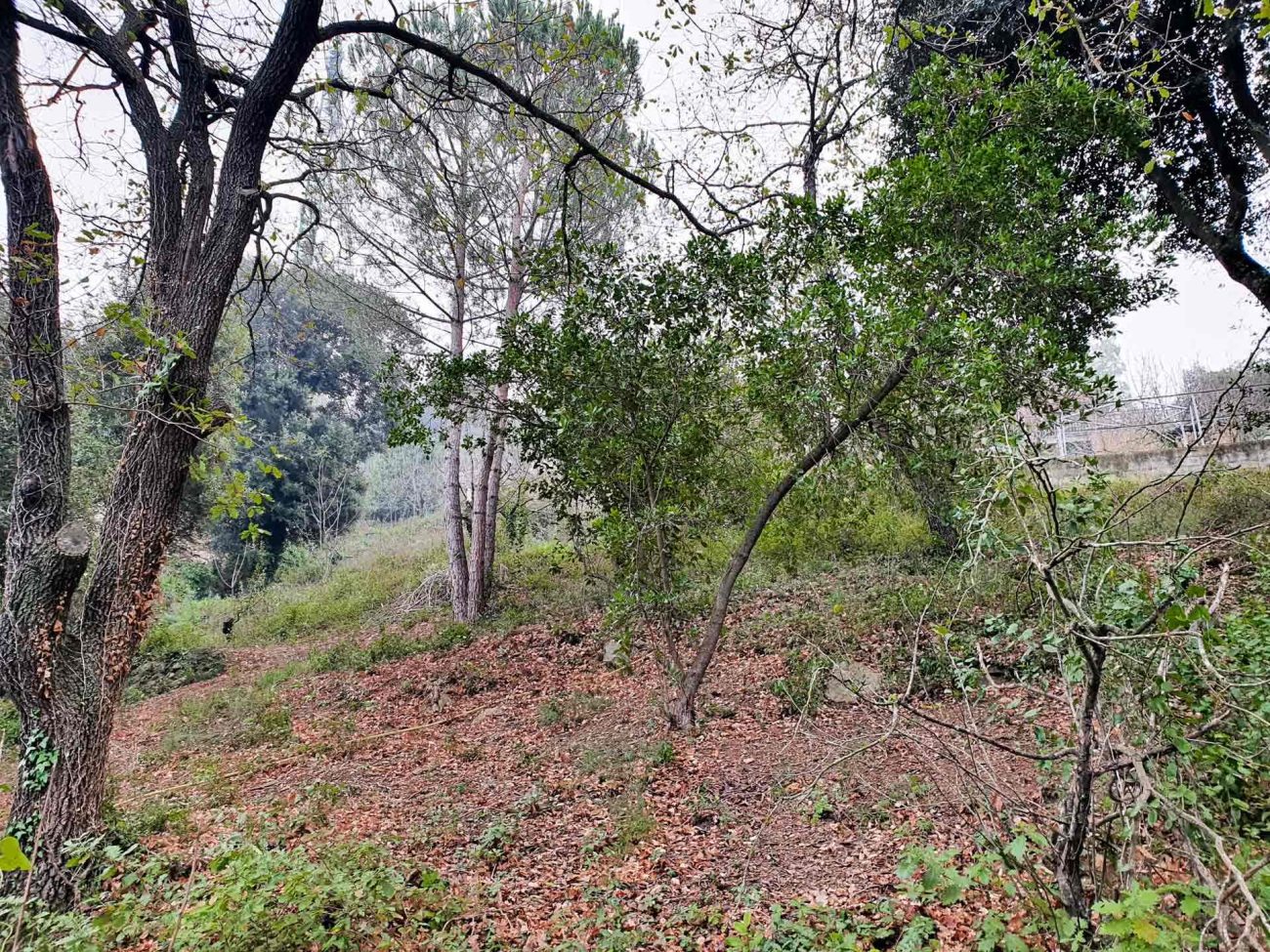 Magnificent plot with panoramic views close to Barcelona