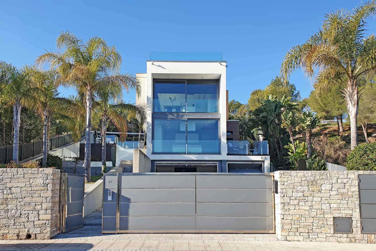 A modern and bright home in the beautiful city of Sitges