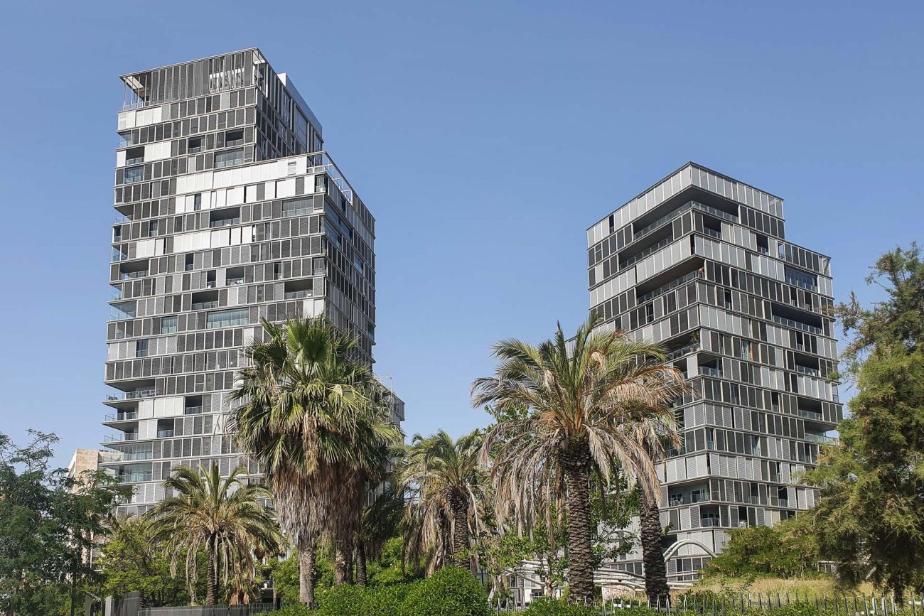 Seafront apartment with panoramic views in the most prestigious residential complex in Barcelona