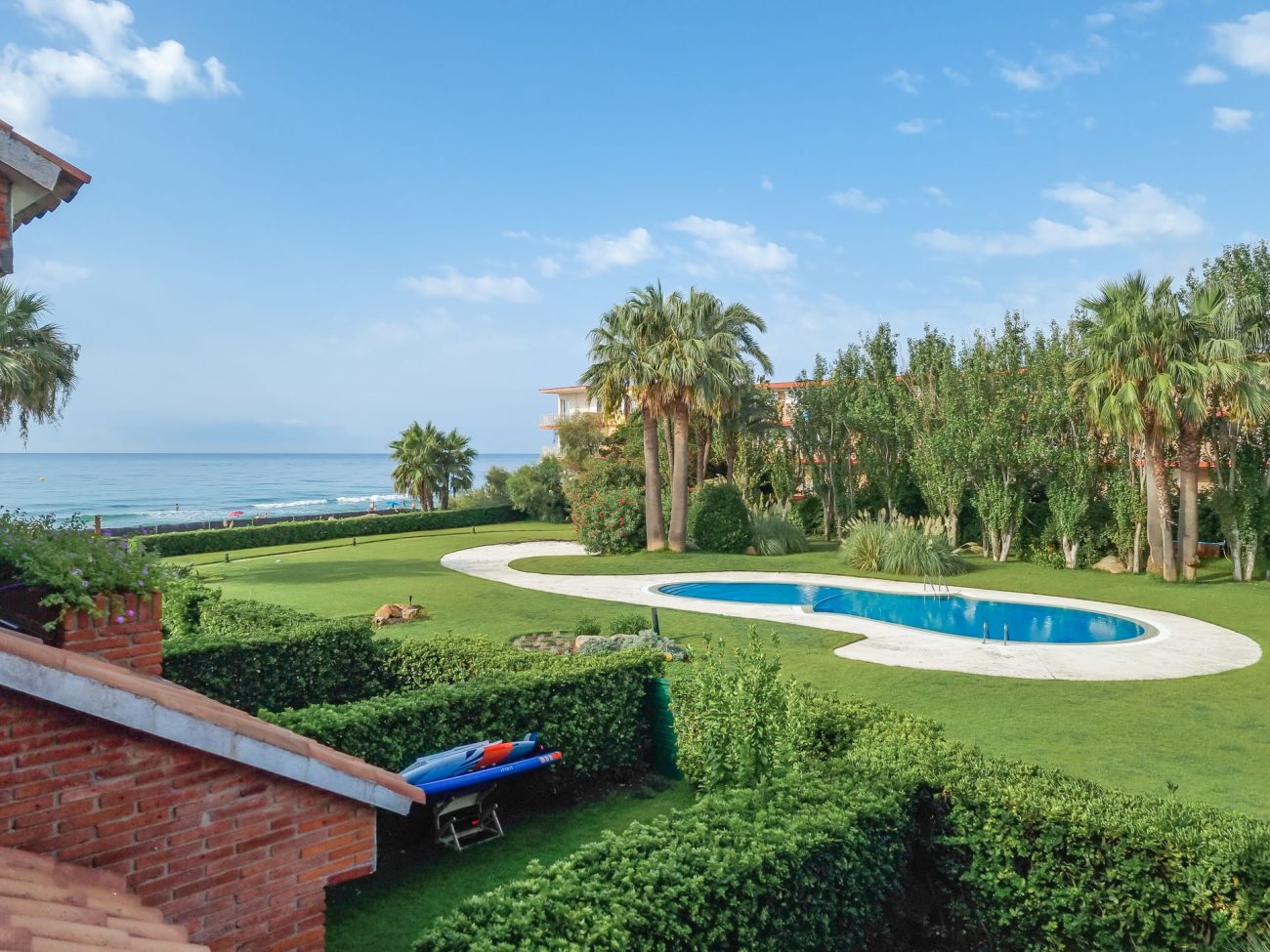 Cozy furnished apartment with private access to the sea