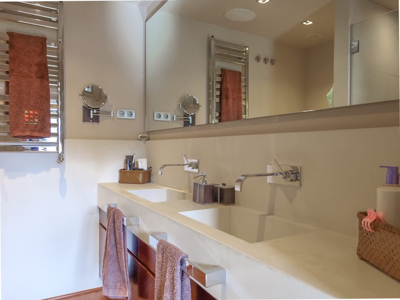 Cozy furnished apartment with private access to the sea