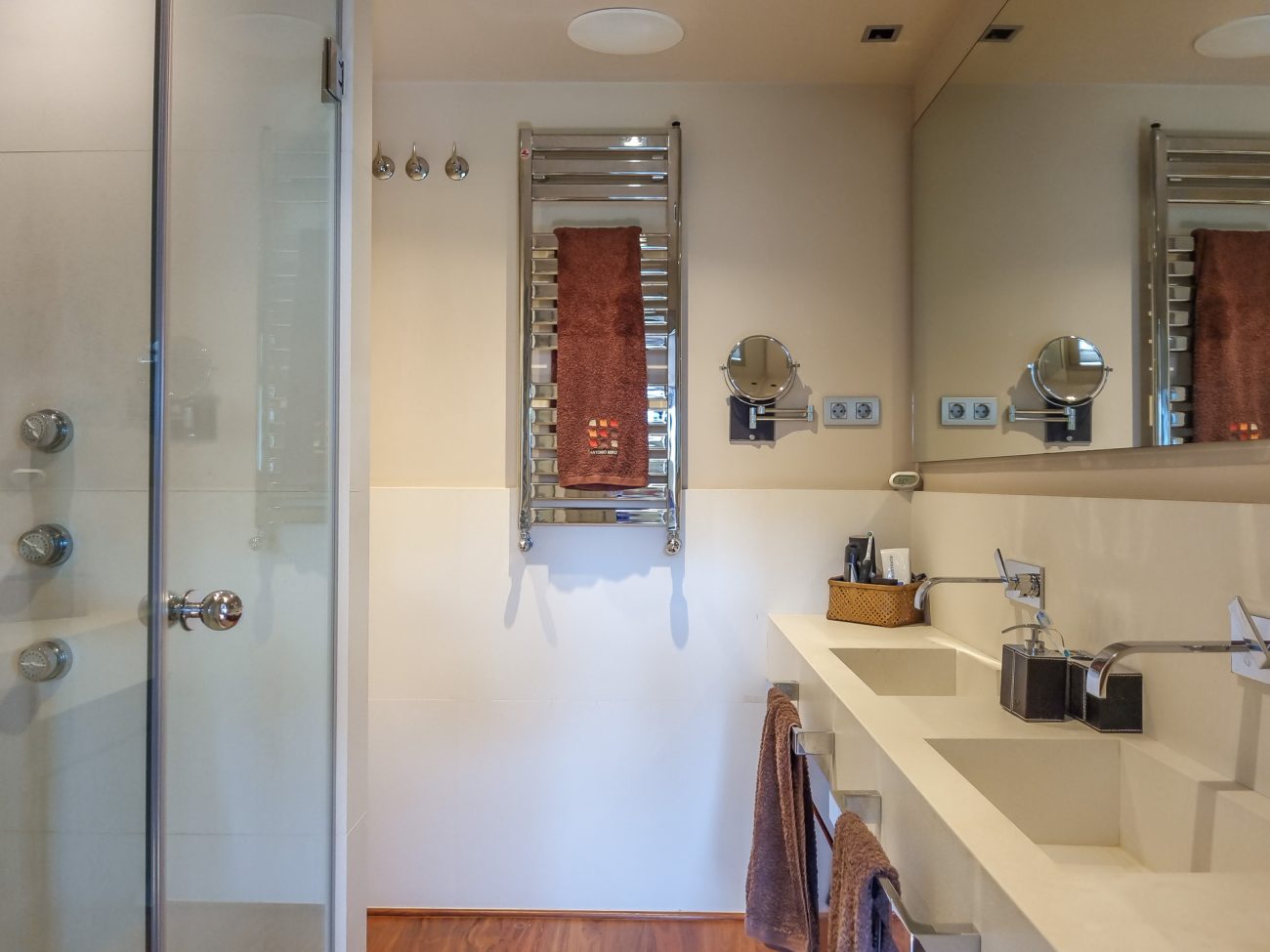 Cozy furnished apartment with private access to the sea