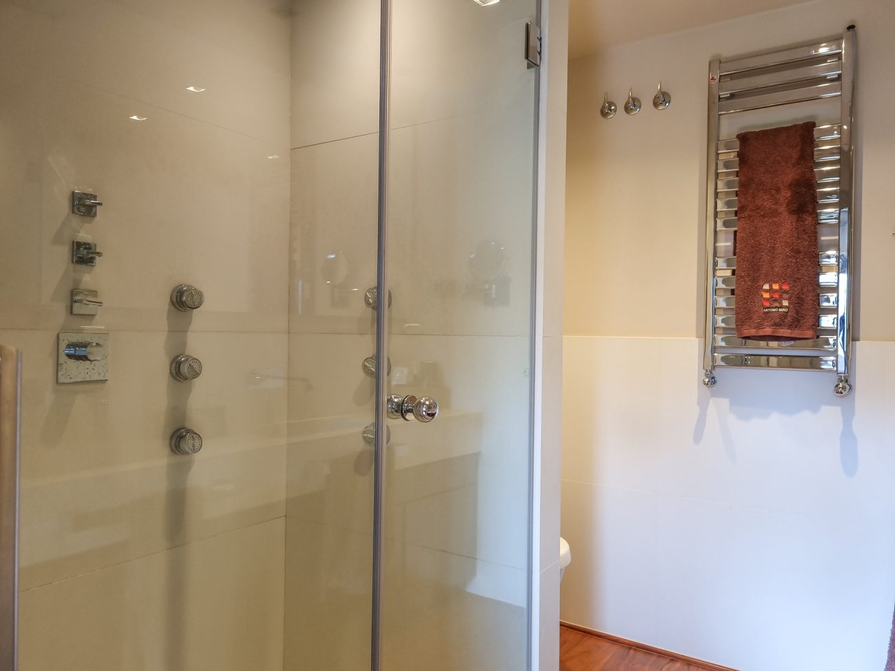 Cozy furnished apartment with private access to the sea