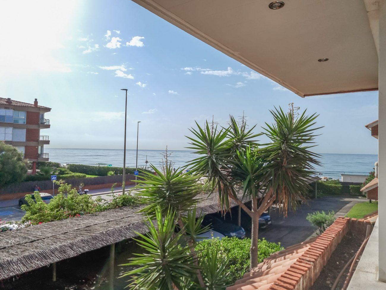 Cozy furnished apartment with private access to the sea