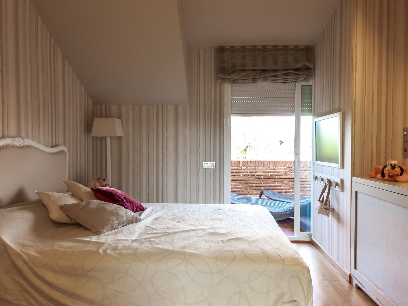Cozy furnished apartment with private access to the sea