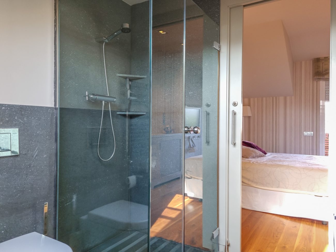 Cozy furnished apartment with private access to the sea