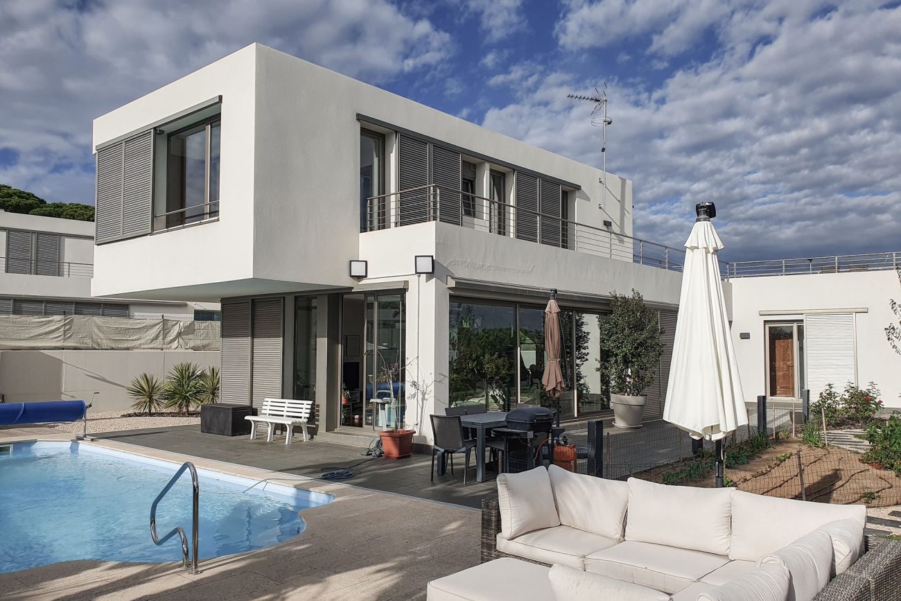 Bright modern house with views of the sea and the port in Arenys de Mar