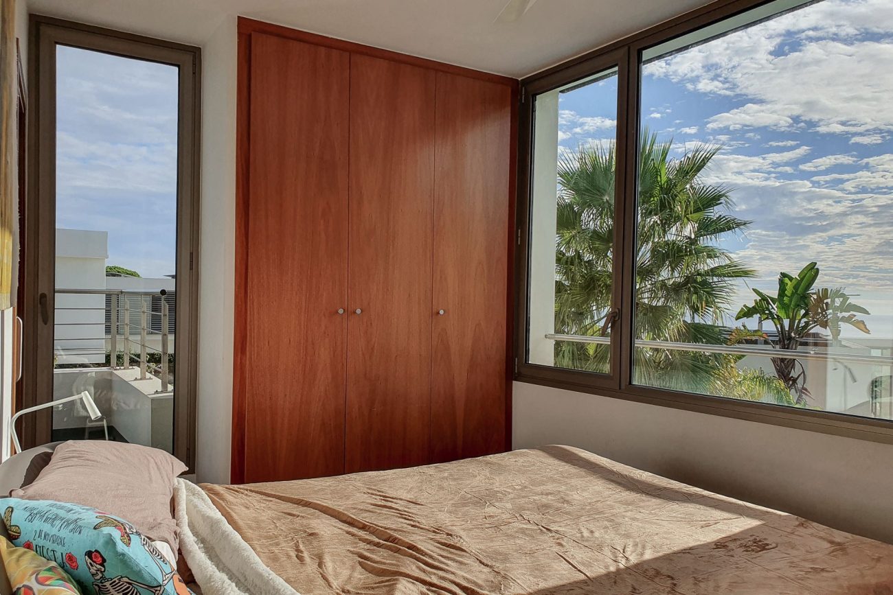 Bright modern house with views of the sea and the port in Arenys de Mar