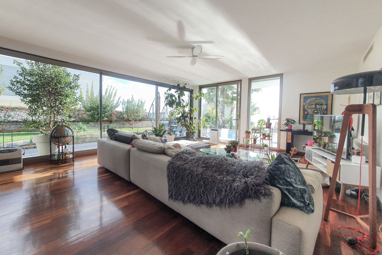 Bright modern house with views of the sea and the port in Arenys de Mar
