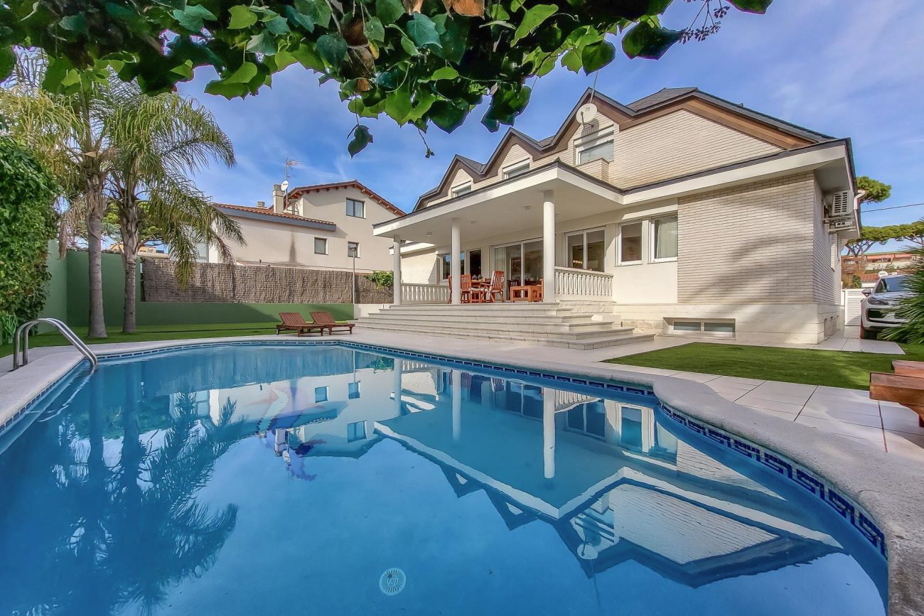 Cozy independent house in Castelldefels