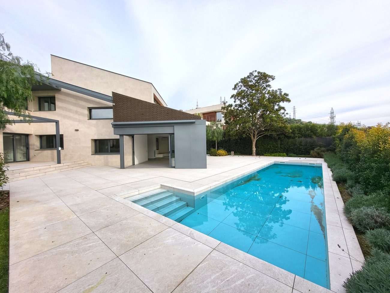 Fully renovated private villa