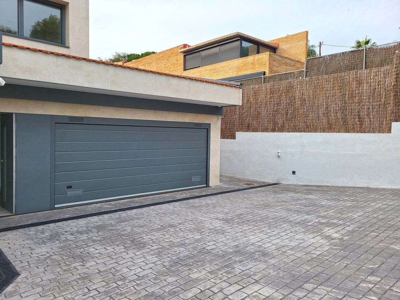Fully renovated private villa