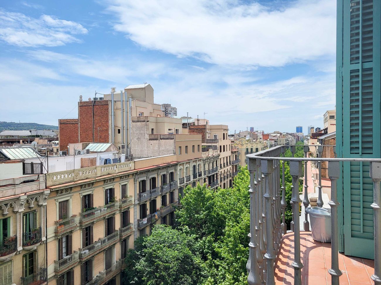 The apartment is located in the heart of Barcelona, in one of the most prestigious neighborhoods, L'Esquerra de l'Eixample