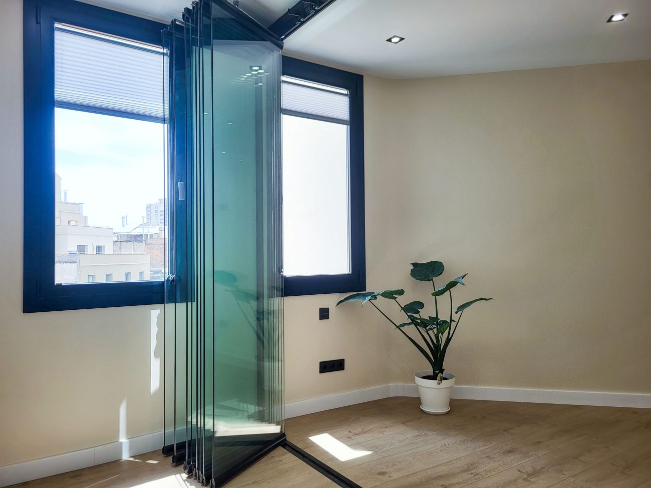 The apartment is located in the heart of Barcelona, in one of the most prestigious neighborhoods, L'Esquerra de l'Eixample