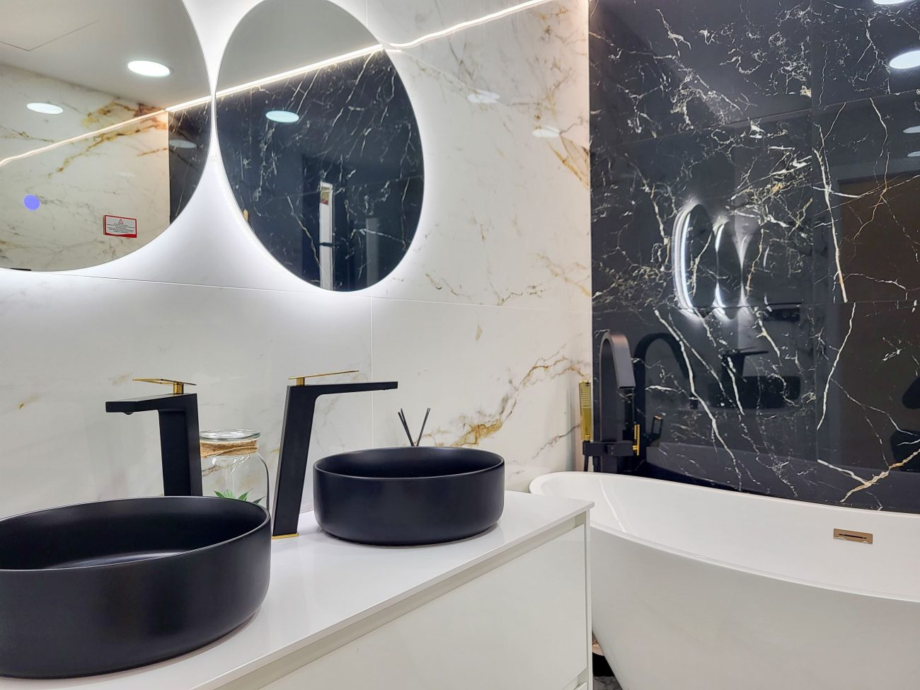 The apartment is located in the heart of Barcelona, in one of the most prestigious neighborhoods, L'Esquerra de l'Eixample