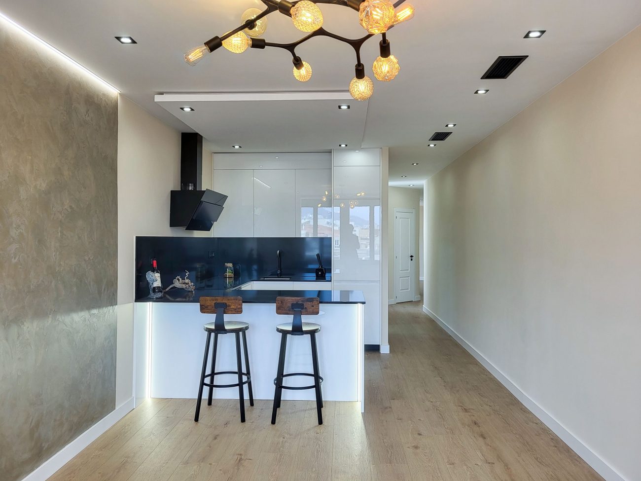 The apartment is located in the heart of Barcelona, in one of the most prestigious neighborhoods, L'Esquerra de l'Eixample
