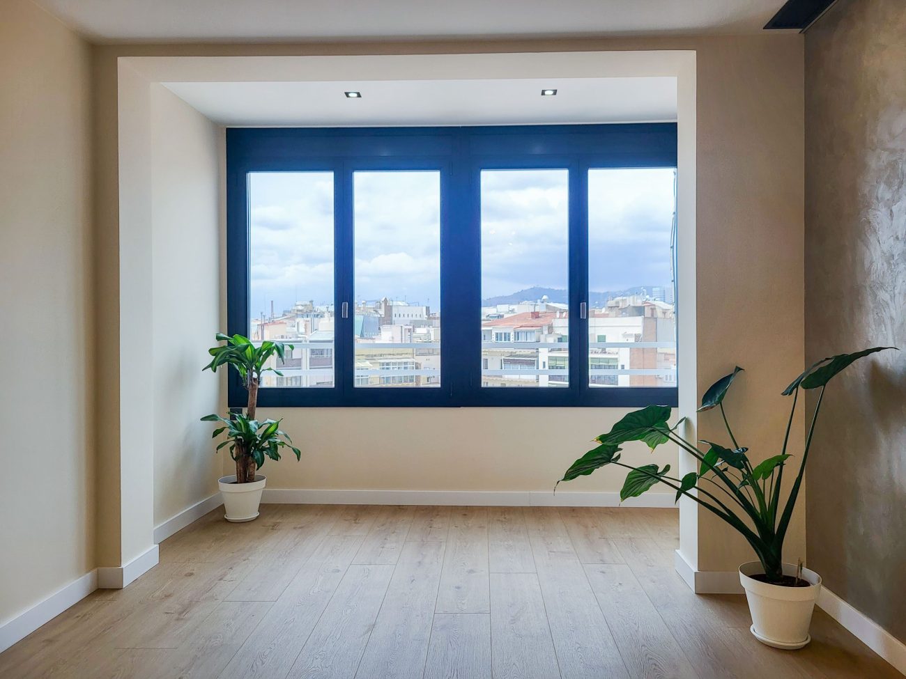 The apartment is located in the heart of Barcelona, in one of the most prestigious neighborhoods, L'Esquerra de l'Eixample