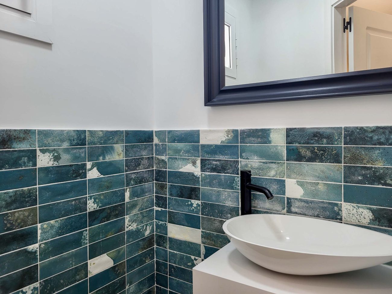 The apartment is located in the heart of Barcelona, in one of the most prestigious neighborhoods, L'Esquerra de l'Eixample
