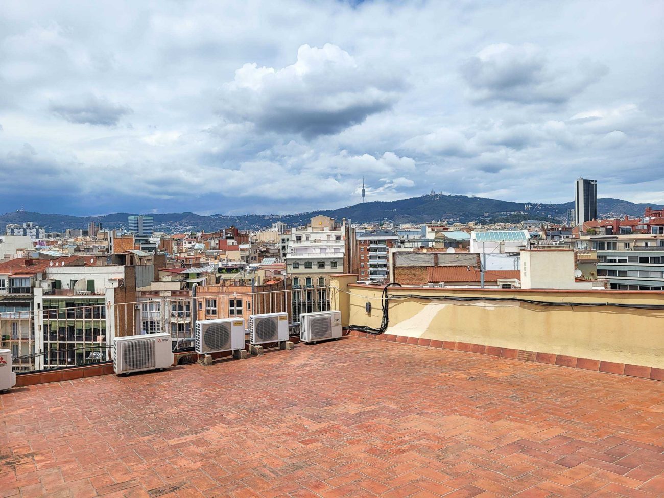 The apartment is located in the heart of Barcelona, in one of the most prestigious neighborhoods, L'Esquerra de l'Eixample