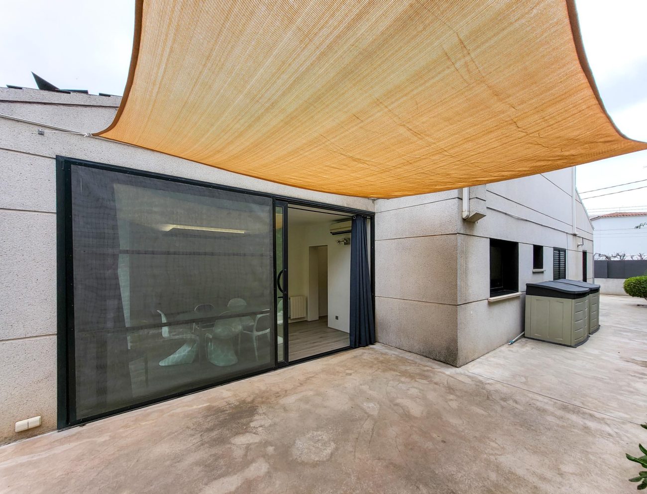 Exclusive luxury residence jest steps from the beach