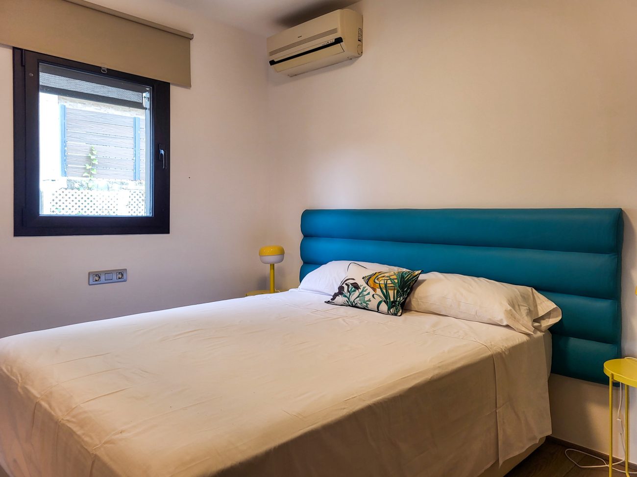 Exclusive luxury residence jest steps from the beach
