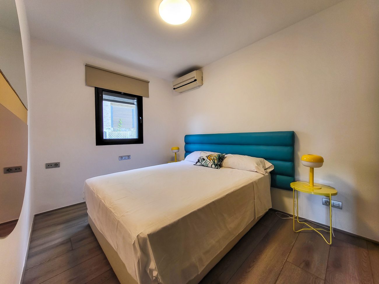 Exclusive luxury residence jest steps from the beach