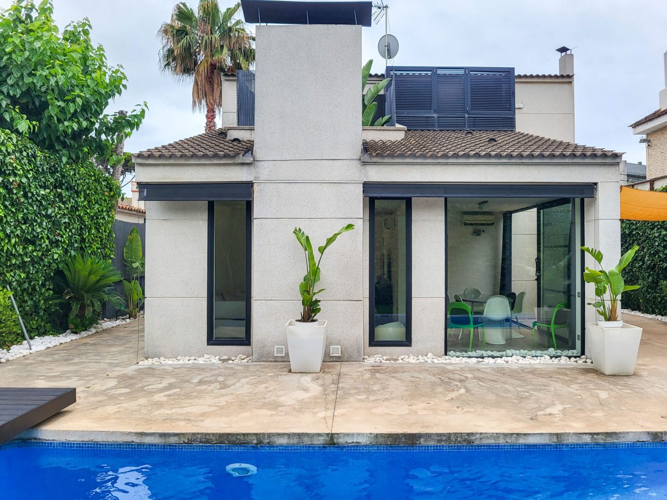 Exclusive luxury residence jest steps from the beach