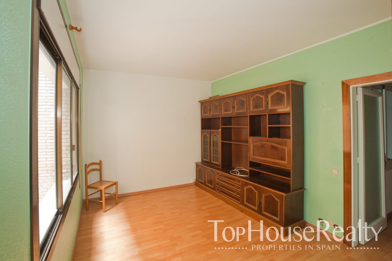 Great investment opportunity, quiet apartment in Eixample