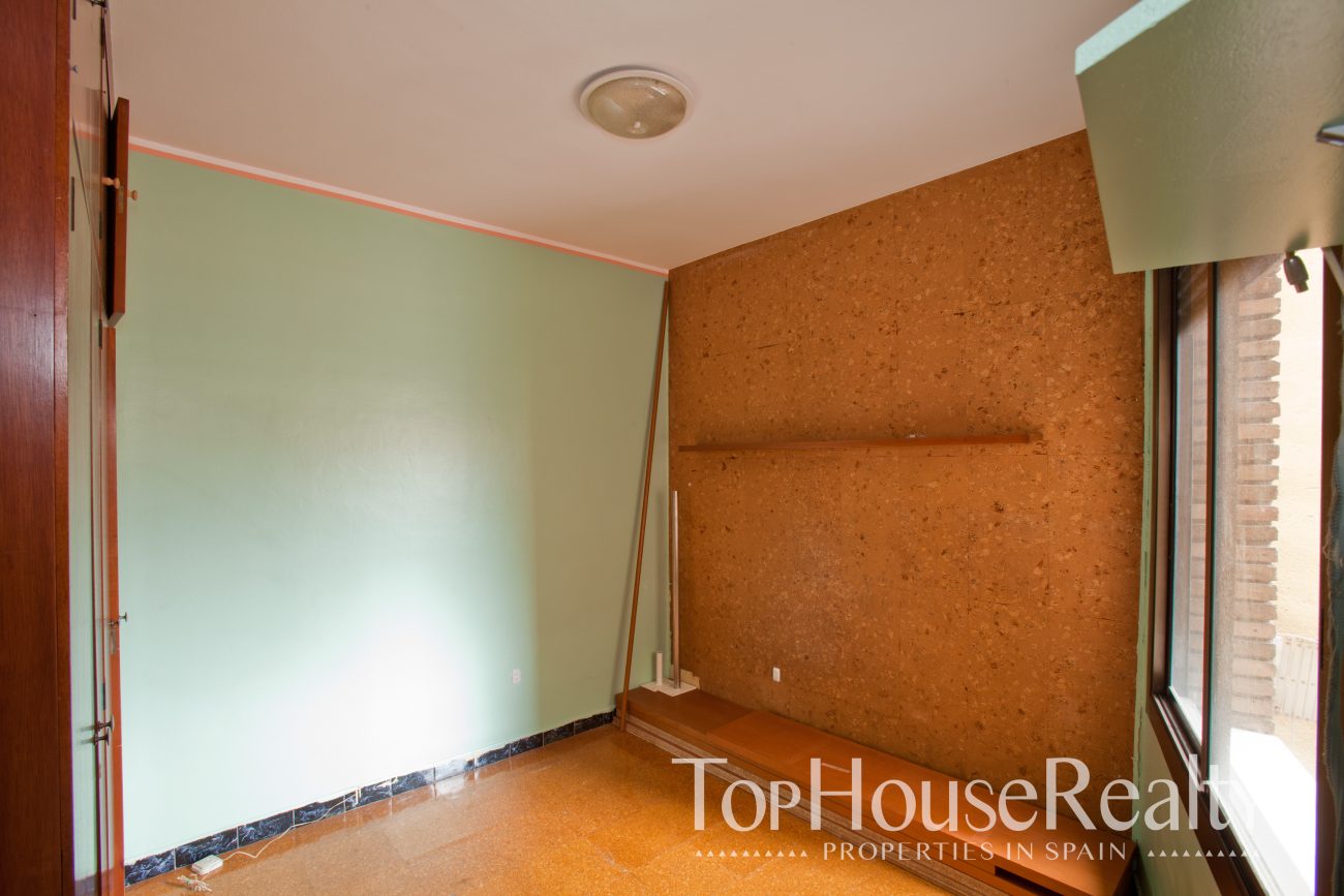 Great investment opportunity, quiet apartment in Eixample