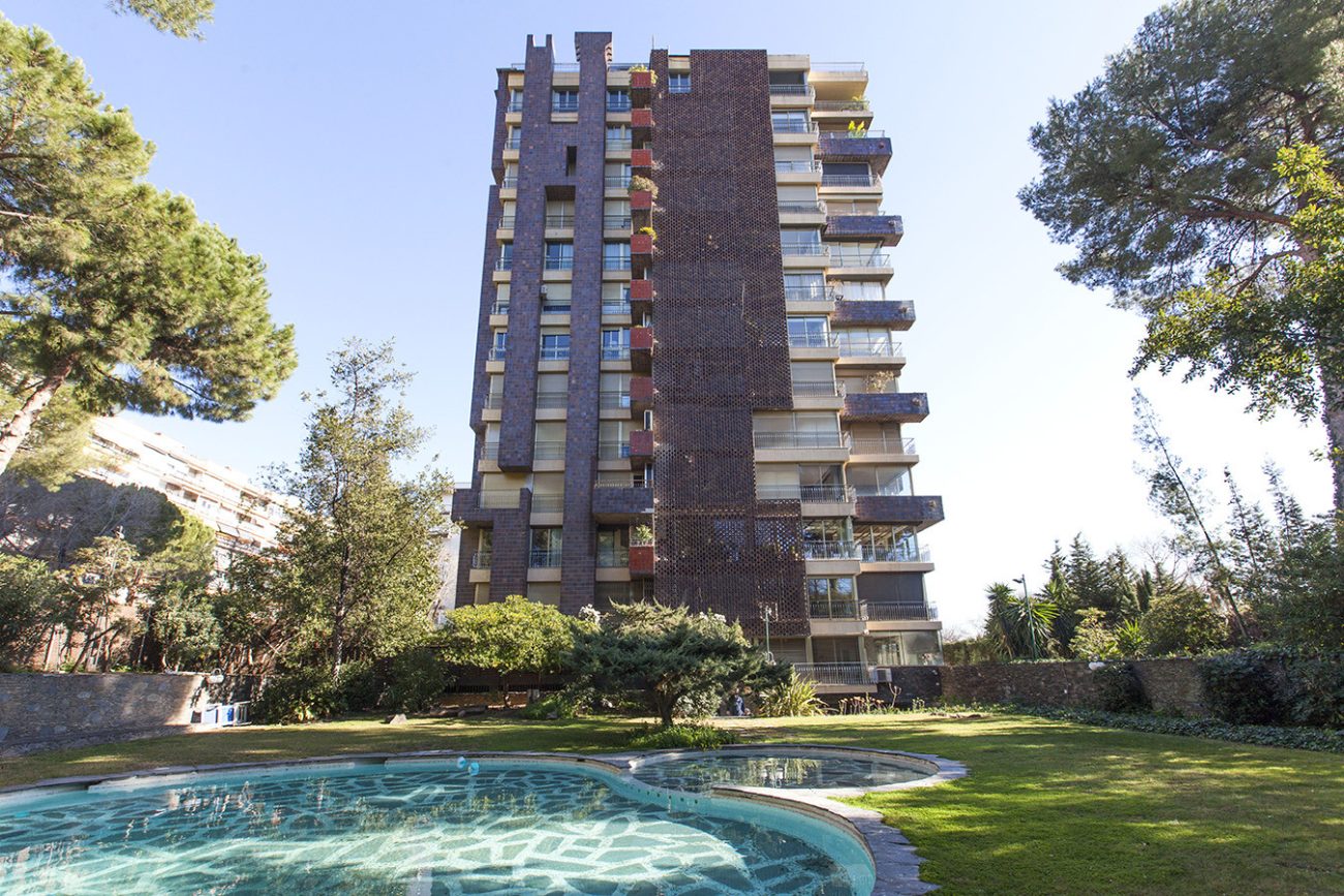 Great opportunity to reform in an exclusive urbanization in Pedralbes