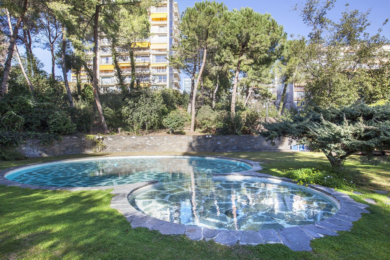Great opportunity to reform in an exclusive urbanization in Pedralbes