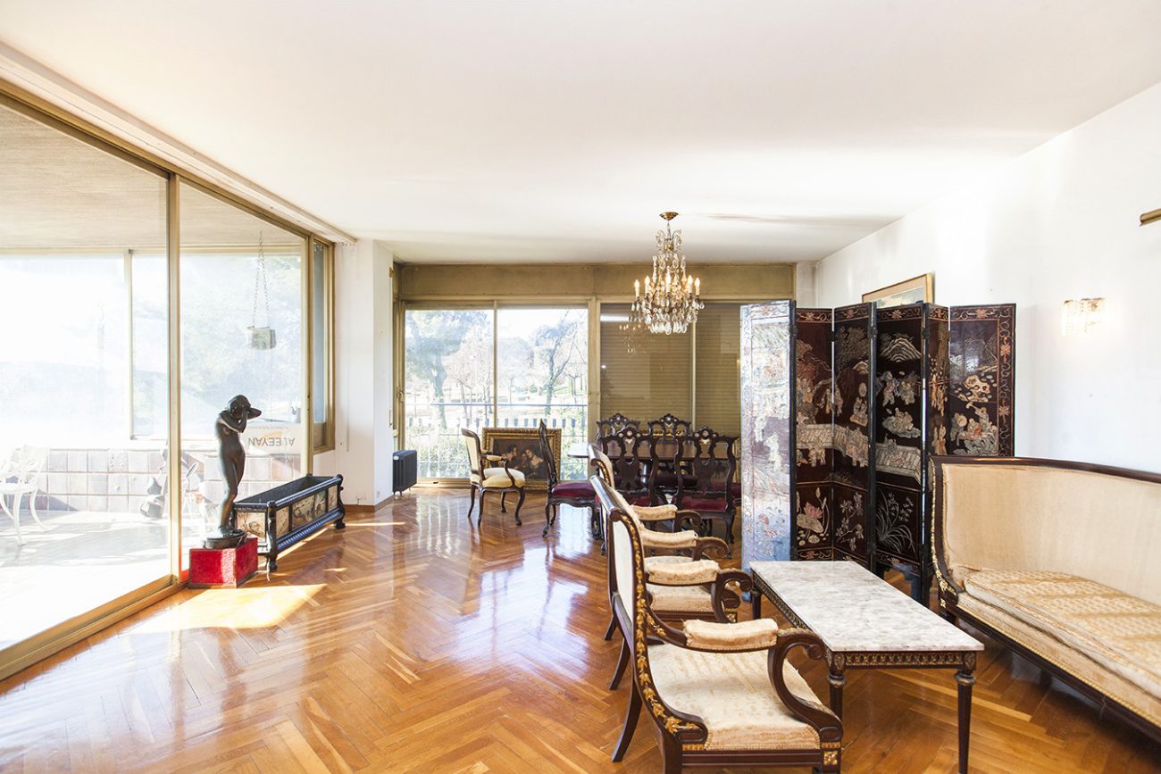 Great opportunity to reform in an exclusive urbanization in Pedralbes