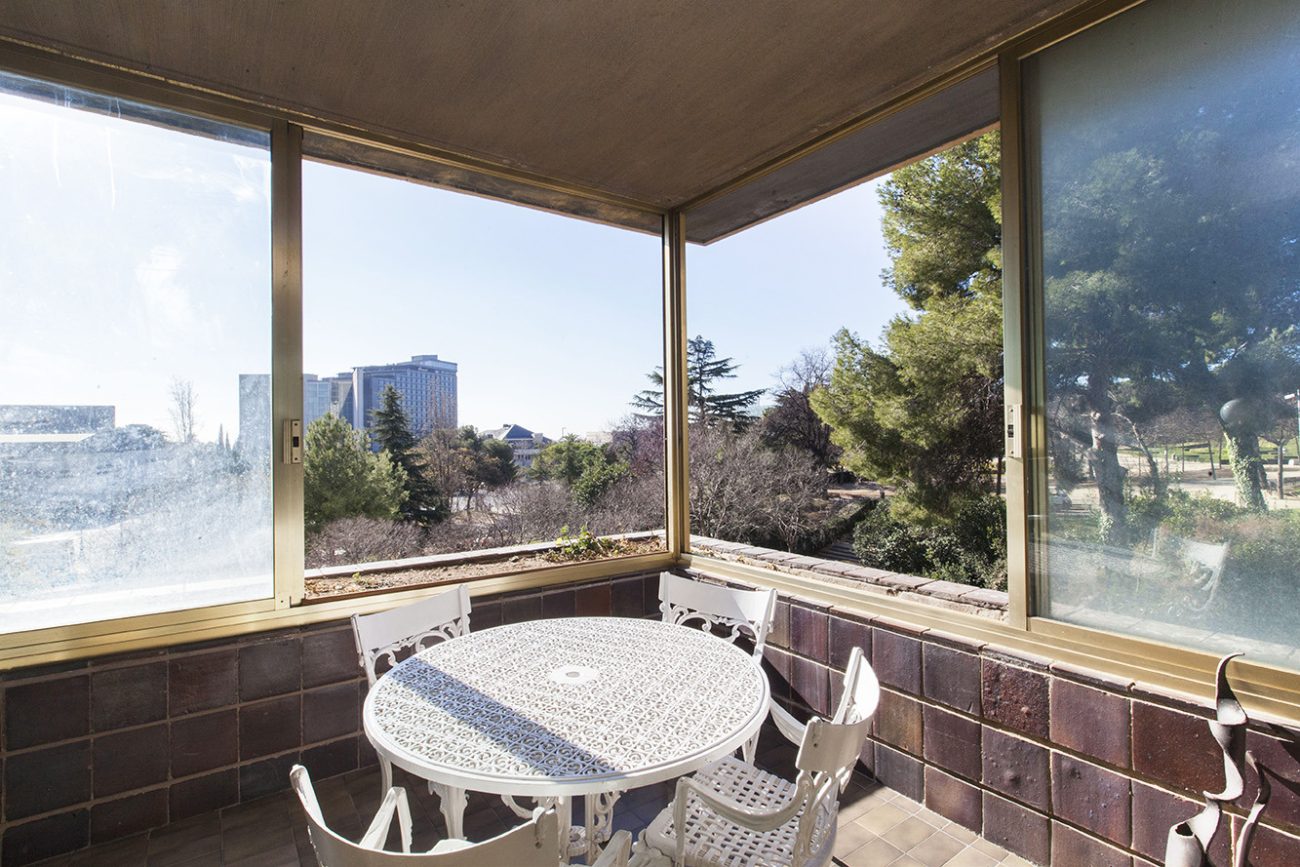 Great opportunity to reform in an exclusive urbanization in Pedralbes