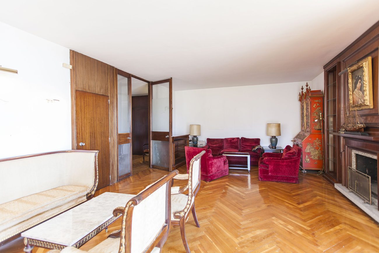 Great opportunity to reform in an exclusive urbanization in Pedralbes